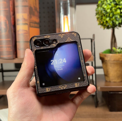 Monogram Élite Flip Case